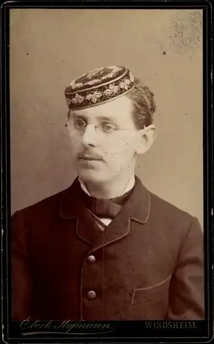 Studentika CdV Bad Windsheim in Mittelfranken, Student mit Cerevis, Portrait