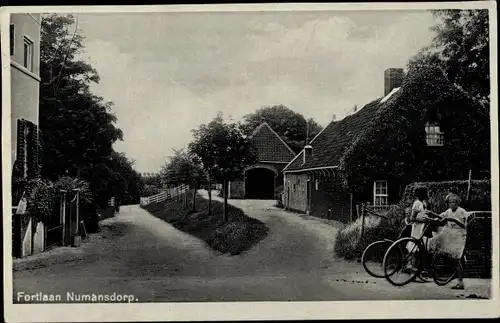 Ak Numansdorp Südholland Niederlande, Fortlaan, Straßenpartie, Kinder