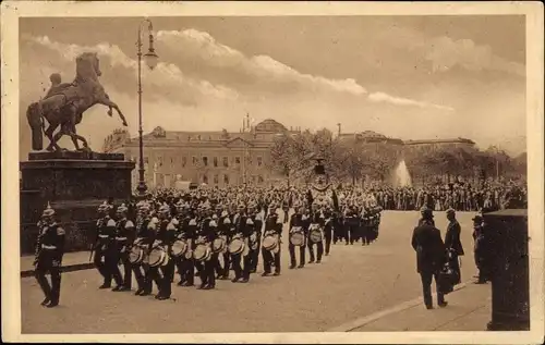 Ak Berlin Mitte, Aufziehen der Schlosswache