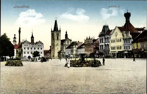 Ak Litoměřice Leitmeritz Reg. Aussig, Stadtplatz mit Rathaus, Uhrenturm, Denkmal