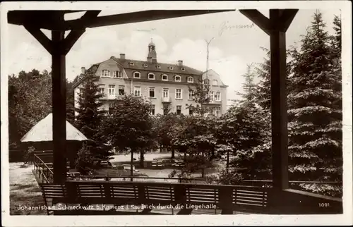 Ak Johannisbad Schmeckwitz Räckelwitz Oberlausitz, Kurhaus Johannisbad, Blick durch die Liegehalle