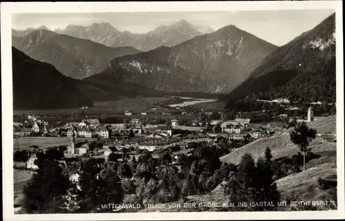 Ak Mittenwald in Oberbayern, Blick von der Gröblalm ins Isartal, Reitherspitze