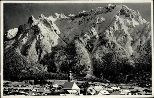 Ak Mittenwald in Oberbayern, Ortsansicht, Karwendel, Winter