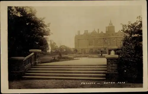 Ak Aston Cantlow Warwickshire England, Park, Terrasse