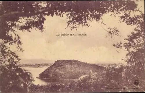 Ak Diego Suarez Antsiranana Madagaskar, Durchblick zum Berg, Landschaft