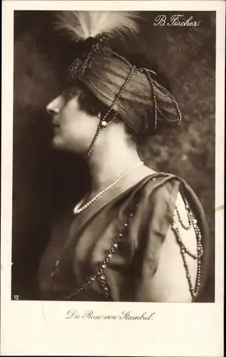 Ak Schauspielerin B. Fischer, Szene aus Die Rose von Stambul