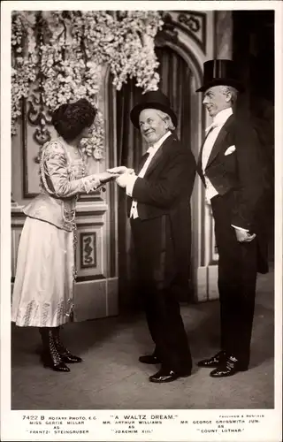 Ak Schauspielerin Gertie Millar, Schauspieler Arthur Williams, George Grossmith jun., A Waltz Dream