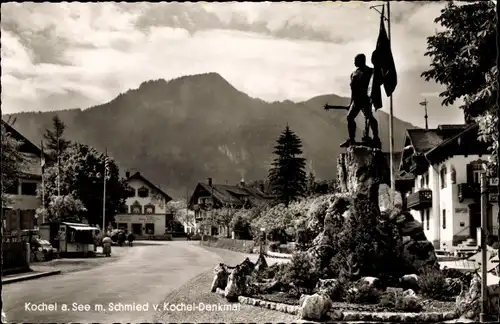Ak Kochel am See Oberbayern, Schmied von Kochel Denkmal