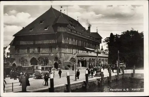 Ak Konstanz Bodensee, Passanten am Konzil, Terrasse