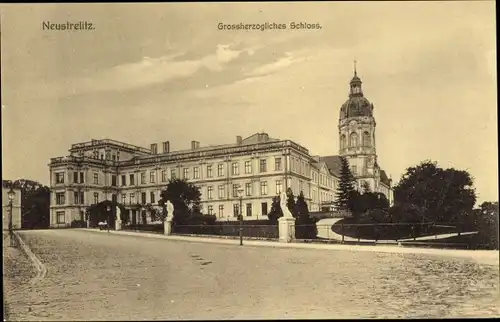 Ak Neustrelitz in Mecklenburg, Großherzogliches Schloss