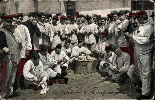 Ak Französische Infanterie, Soldaten schälen Kartoffeln