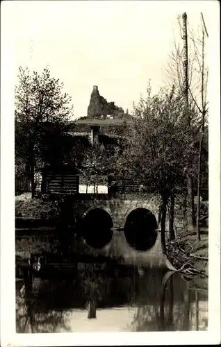 Foto Ak Rovensko pod Troskami Rowensko bei Turnau Region Reichenberg, Burg Trosky