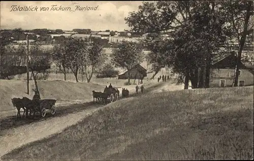 Ak Tukums Tuckum Kurland Lettland, Gesamtansicht, Fuhrwerke