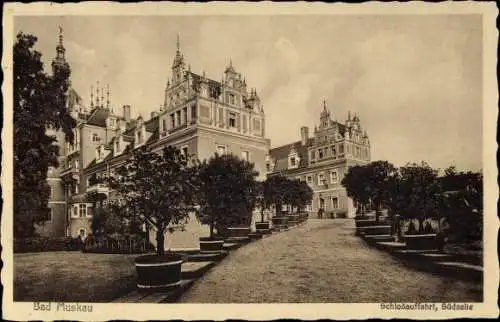 Ak Bad Muskau, Blick auf die Schloßauffahrt, Südseite