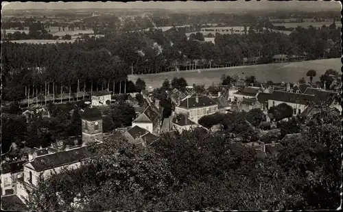 Ak La Chartre sur Loir Sarthe, Panorama der Kirche, der Pferderennbahn