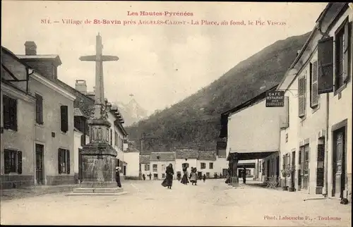 Ak Saint Savin Hautes-Pyrénées, La Place, au fond, le Pic Viscos