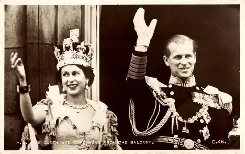 Ak HRH Königin Elizabeth und Herzog winken vom Balkon, Krönung 1953