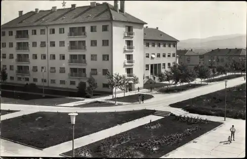 Ak Lički Osik Kroatien, Wohnhaus, Parkanlage