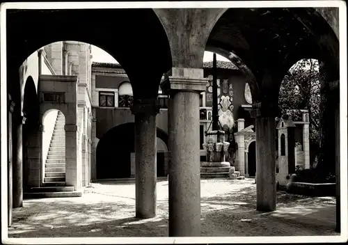 Ak Gardone Lago di Garda Lombardia, Il Vittoriale, Piazzeta Dalmata