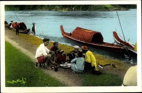 Ak Lai Chau Vietnam, Sampaniers beim Essen