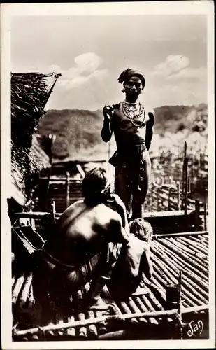 Ak Annam Vietnam, Familie im Dorf, Portrait an der Hütte