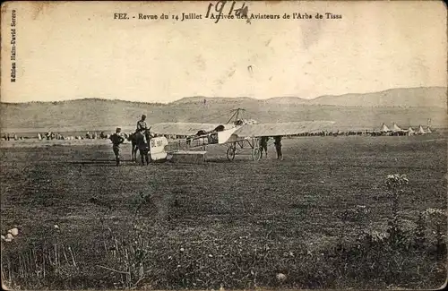 Ak Fès Fez Marokko, Revue du 14 Juillet, Arrivee des Aviateurs de l'Arba de Tissa