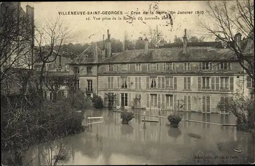 Ak Villeneuve Saint Georges Val de Marne, Crue de la Seine, Vue prise de la Rampe du nouveau Pont
