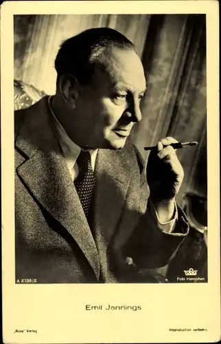 Ak Schauspieler Emil Jannings, Portrait mit Zigarette, Ross Verlag A 2196 2