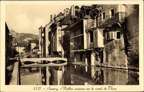 Ak Annecy Haute Savoie, Alte Häuser am Thiou-Kanal