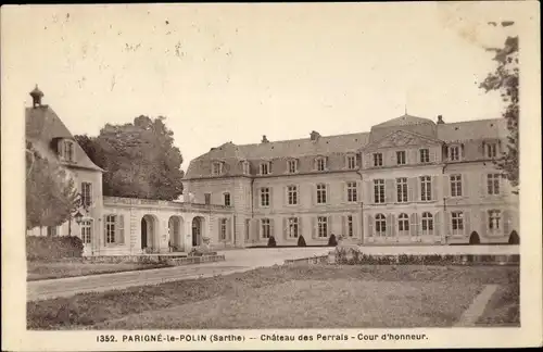 Ak Parigne-le-Polin Sarthe, Chateau des Perrals, Ehrenhof