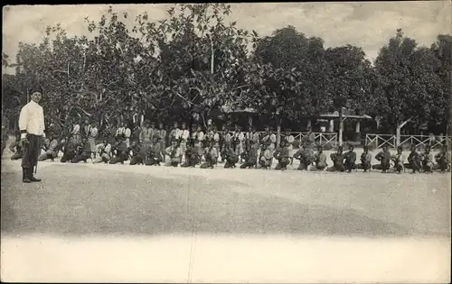 Ak Afrikanische Soldaten in Uniformen, Gruppenbild