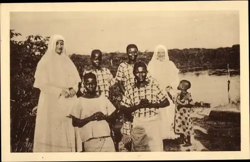Ak Mission in Afrika, Afrikaner, Kinder, Nonnen, Gruppenbild