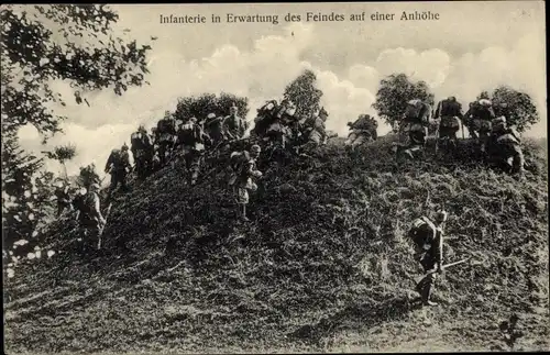 Ak Infanterie in Erwartung des Feindes auf einer Anhöhe, I WK