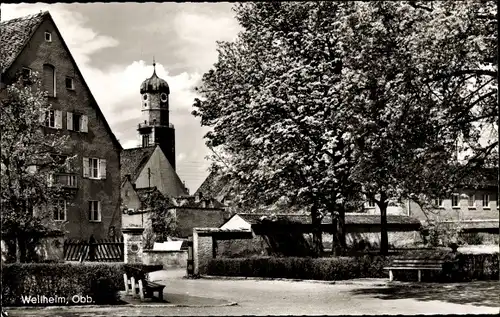 Ak Weilheim Oberbayern, Teilansicht, Sitzbänke, Kirchturm