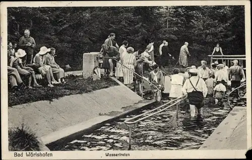 Ak Bad Wörishofen im Unterallgäu, Wassertreten, Kurgäste