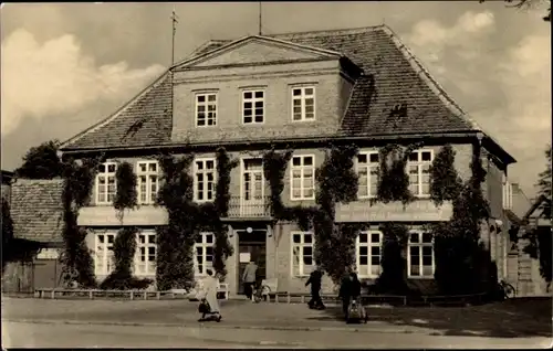 Ak Ludwigslust in Mecklenburg, Rathaus