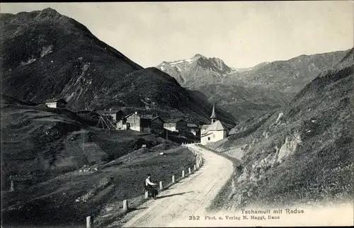 Ak Tschamut Tujetsch Tavetsch Kt. Graubünden, Wegepartie mit Radus, Kapelle