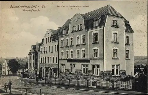 Ak Münchenbernsdorf in Thüringen, Bahnhofstraße, Gewerbe- u. Landwirtschaftsbank
