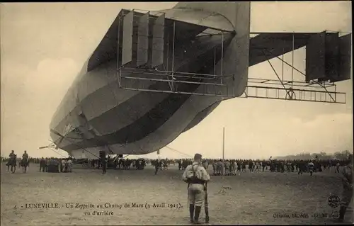 Ak Luneville Meurthe et Moselle, Zeppelin, französische Soldaten