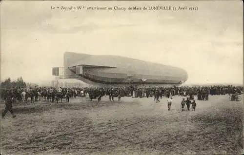 Ak Luneville Lothringen Meurthe et Moselle, Zeppelin 4 auf dem Marsfeld 1913