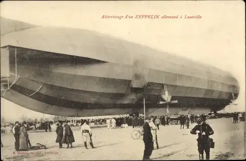 Ak Luneville Meurthe et Moselle, Atterrissage d'un Zeppelin allemand