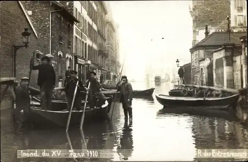Ak Paris XVVaugirard, überschwemmte Straßen, Boote, Männer