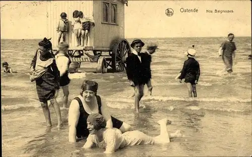 Ak Ostende Westflandern, Nos Balgneuses, Partie am Strand, Badewagen