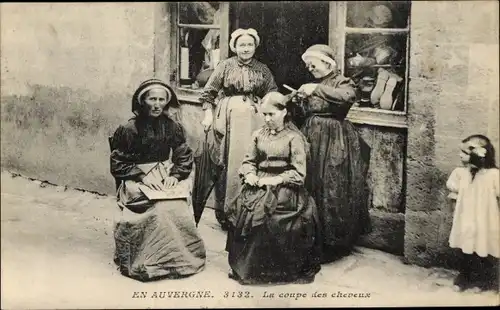 Ak Auvergne Frankreich, Frauen in Volkstrachten, Französische Tracht