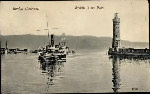 Ak Lindau am Bodensee Schwaben, Einfahrt in den Hafen, Turm, Schiff