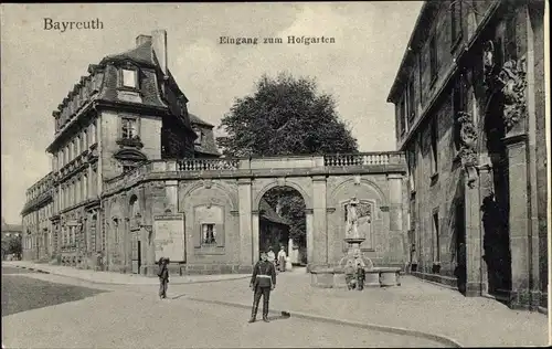 Ak Bayreuth Oberfranken, Eingang zum Hofgarten, Soldat