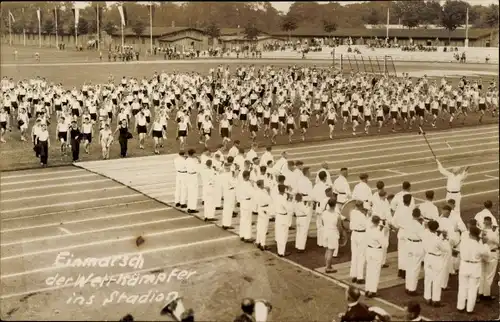 Foto Ak Stuttgart in Württemberg, Deutsches Turnfest 1933, Einmarsch der Wettkämpfer ins Stadion