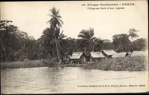 Ak Senegal, Französisch West-Afrika, Dorf am Ufer einer Lagune