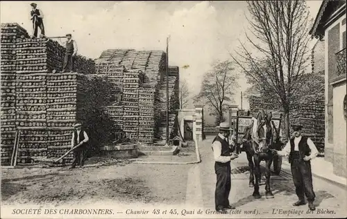 Ak Charbonnières les Varennes Puy de Dôme, Stapeln von Baumstämmen