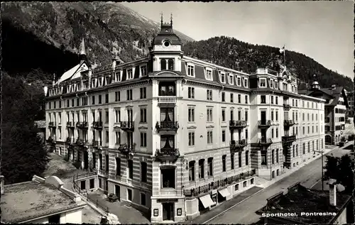 Ak Pontresina Kt. Graubünden Schweiz, Das Sporthotel, Straßenansicht